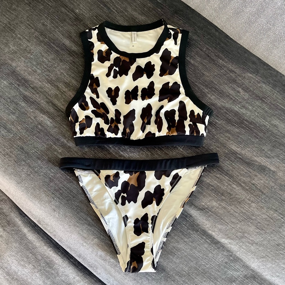 New! SOLUD & STRIPED BIKINI SET Never worn. SZ S/M